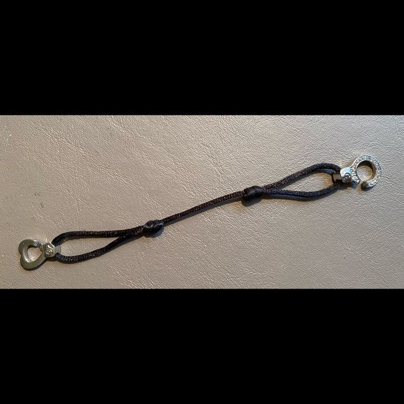 Cuffs of Luv bracelet - Picture 4 of 5